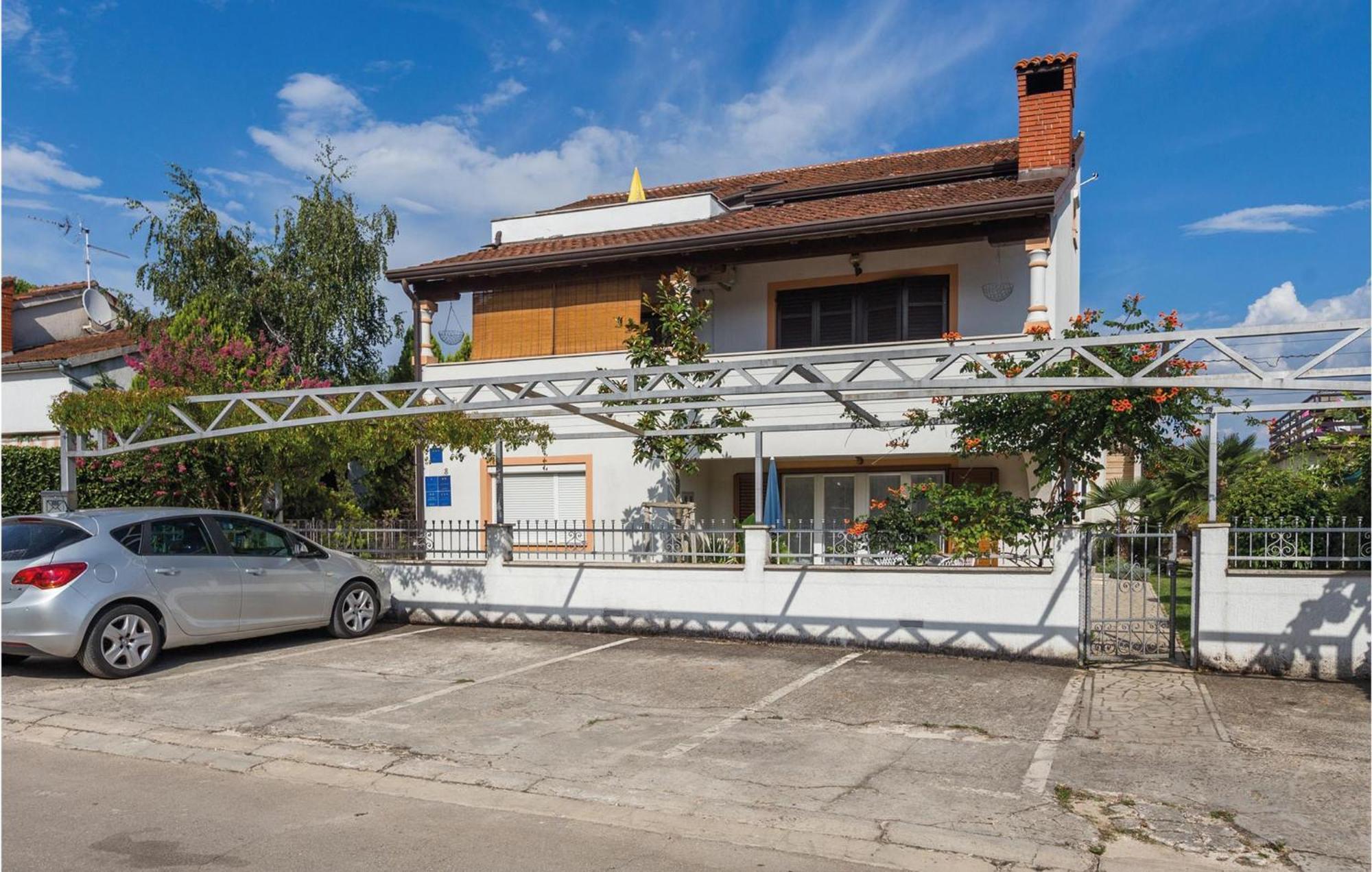 1 Bedroom Beautiful Apartment In Пореч Екстер'єр фото